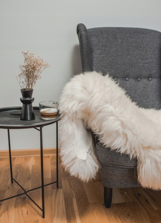 Prírodná ovčia koža MB1a približne 70 cm, krémovo biela