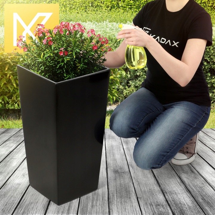 Vysoká čierna plastová nádoba Kadax K8048 57,5 cm