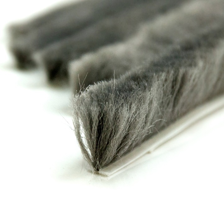 Samolepiaca kefová páska DQ-PP 6,9 × 22 mm, čierna, 5 m
