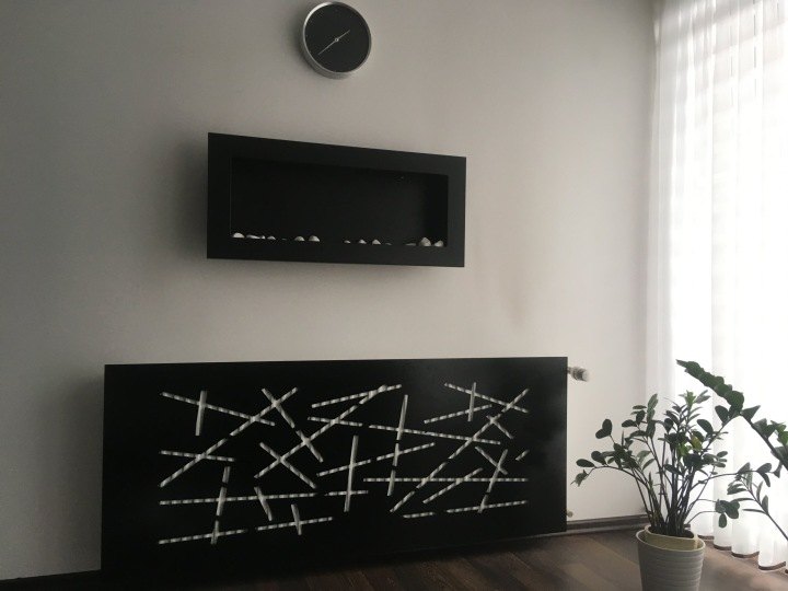 Biely kryt radiátora z DIBOND 60 × 59 cm, hrúbka 3 mm