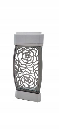 Exkluzívna celoročná lampáš s ružovým ornamentom v trojuholníkovom tvare
