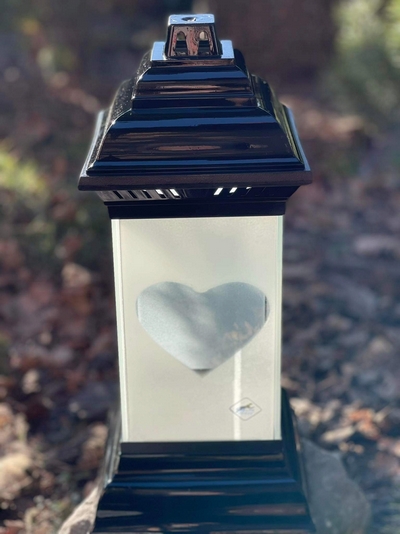 Elegantný Biely Lampion L-11 s Priehľadným Sklom