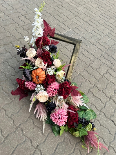 Elegantný a Praktický Dizajnový Stôl, 55 cm vysoký, 60 cm široký a 145 cm dlhý