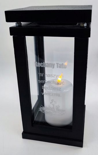 Elegantný moderný lampáš na hrob s možnosťou personalizácie a gravírovaním