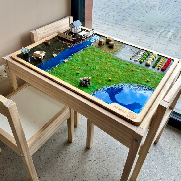 Senzorická maketa panelového podnosu Ikea LATT Montessori zábavná dedinka kurník