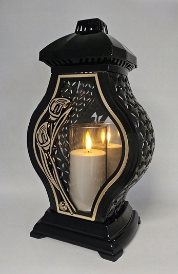 Elegantná Lampa s Priehľadnými Bokmi a Zlatými Detailmi