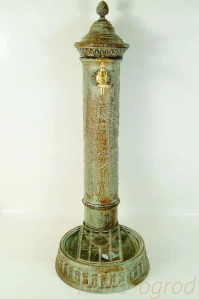 Liatinový záhradný hydrant so stĺpikom a umývadlom, 74 cm
