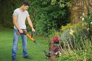 Aku krovinorez Black&Decker 105 cm 2,25 kg