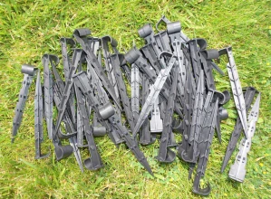 Háčiky na kvapkovú závlahu 16 - 100 ks