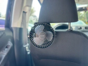 KANCELÁRSKY VENTILÁTOR MINI STOLNÝ VENTILÁTOR BEZDRÔTOVÝ SVOR NA BATÉRIU