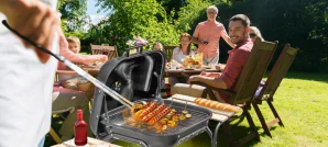 Záhradný gril s krytom a príručným stolíkom na záhradný pozemok + 2kg uhlia