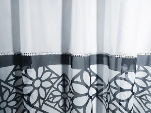 Elegantná záclona s dekoratívnymi zirkónmi a lambrekínom, 3 vzory na výber