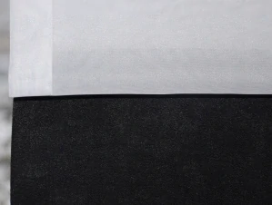 Moderný panel s plexisklom - biela z čiernou spodnou záložkou