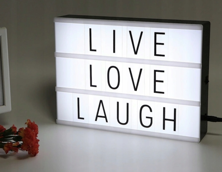 LED svetelný box s 90 písmenami a symbolmi, 30 × 22 cm