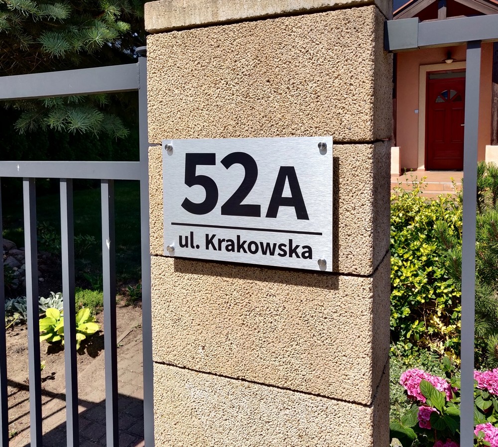 Hliník s číslom domu