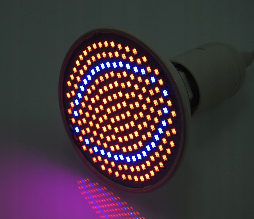 Grow Light LED žiarovka pre pestovanie rastlín 20W E27
