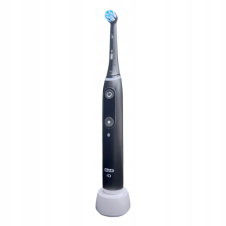 Magnetická zubná kefka Oral-B iO6, čierna