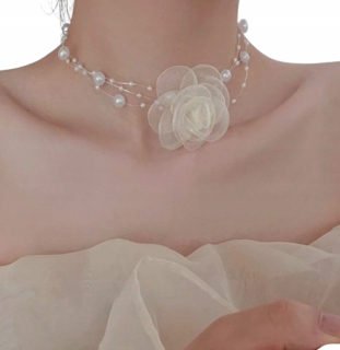 Nádherný choker, krémová ruža, ecru, náhrdelník z kvetov ruže, romantické perly