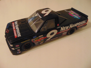 RACING CHAMPIONS 1996 JOE BESSEY #9 CHEVY C-1500 NOVÝ HAMPSHIRE NASCAR 1:18