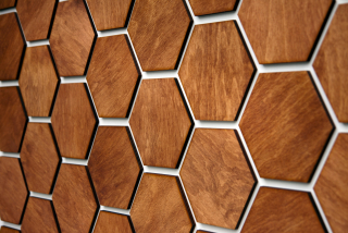 Drevené nástenné panely hexagon lamele m mahagany
