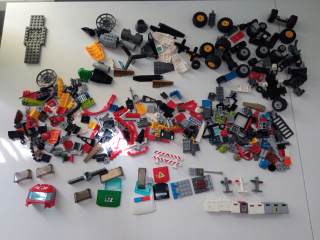 mix lego - prvky vozidiel, autá, kolesá, okná a oveľa viac (T)