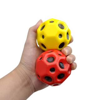 Perfektná športová penová loptička malá 6 cm