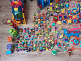 Veľká sada super zings vecí, figúrok, vozidiel